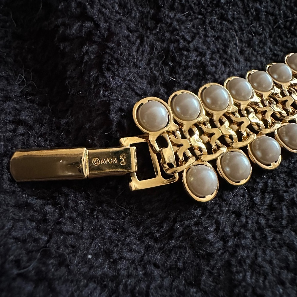 Avon* Lustrous Links Bracelet - Picture 2 of 5